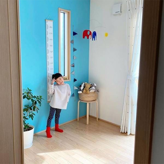 子どもの成長を楽しく記録　「北欧デザインの身長計タペストリー」