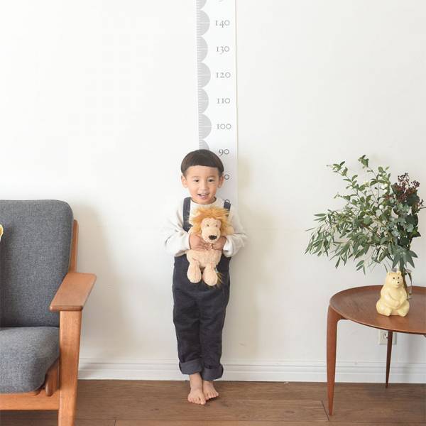 子どもの成長を楽しく記録　「北欧デザインの身長計タペストリー」