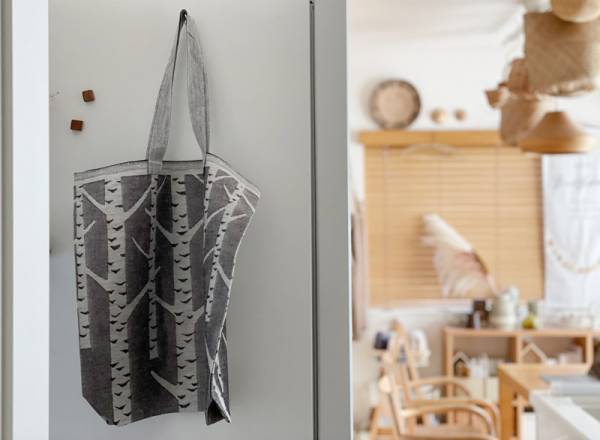 冬の暮らしが楽しくなる、北欧フィンランドから届いたラプアンカンクリのトートバッグ。[PR]