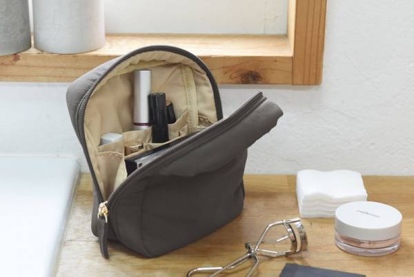 朝時間が変わるかも。メイク効率UP＆整頓できる「お化粧ポーチ」の使い方[PR]