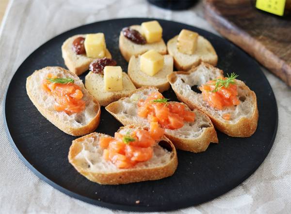 まな板にもなるお皿「チョップレート」　食事にもおやつタイムにも大活躍！