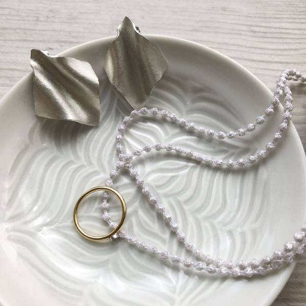 手仕事から生まれた優しい風合いが魅力。スタッフ人気も高い「kohachiro 錫（すず）ピアス」使用レポ[PR]