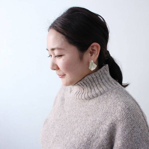手仕事から生まれた優しい風合いが魅力。スタッフ人気も高い「kohachiro 錫（すず）ピアス」使用レポ[PR]