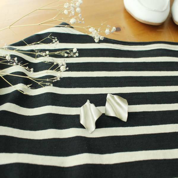 手仕事から生まれた優しい風合いが魅力。スタッフ人気も高い「kohachiro 錫（すず）ピアス」使用レポ[PR]