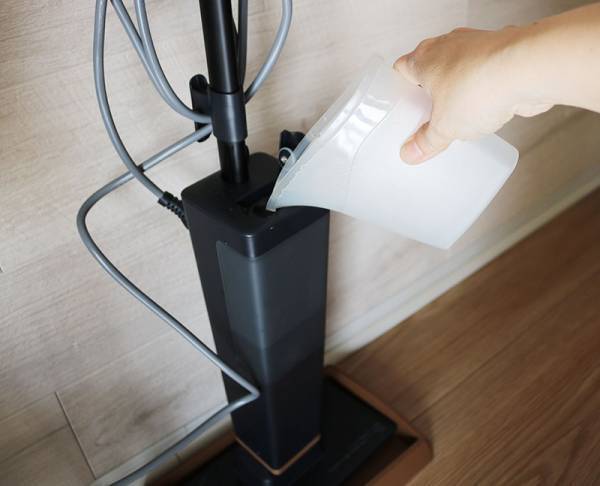 もっと快適に、猫との暮らし。スチームモップなら床サラサラでハウスダスト、アレルギー対策にも。[PR]