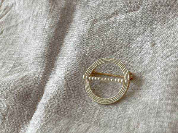 気負わず自分らしく。ハレの日コーデのお買い物。〜胸飾り編〜[PR]