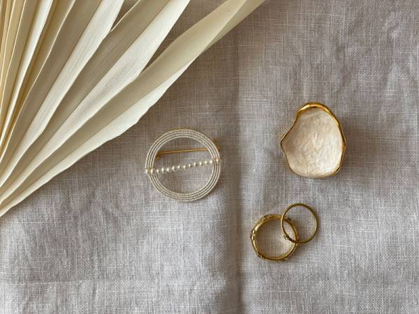 気負わず自分らしく。ハレの日コーデのお買い物。〜胸飾り編〜[PR]