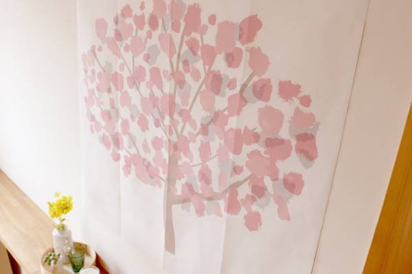 季節先取り。「春を呼び込むタペストリー」で気分ワクワク模様替え[PR]