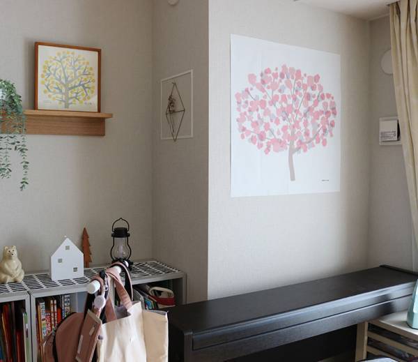 お部屋に一足早く春を呼び込む。北欧ライクで飾りやすい「桜のタペストリー」[PR]