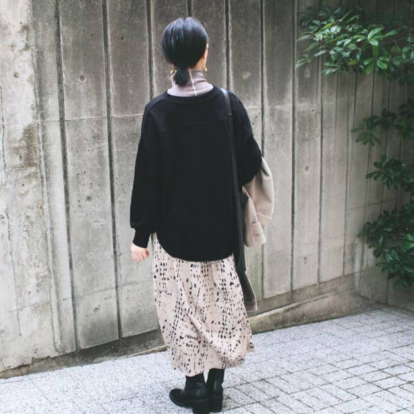 1枚でも！レイヤードにも！スキッパ—ネックプルオーバーの【冬→春】スタッフ着回しコーデ[PR]