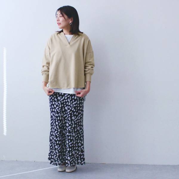 1枚でも！レイヤードにも！スキッパ—ネックプルオーバーの【冬→春】スタッフ着回しコーデ[PR]