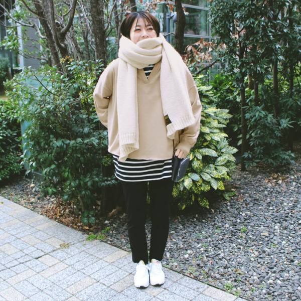 1枚でも！レイヤードにも！スキッパ—ネックプルオーバーの【冬→春】スタッフ着回しコーデ[PR]