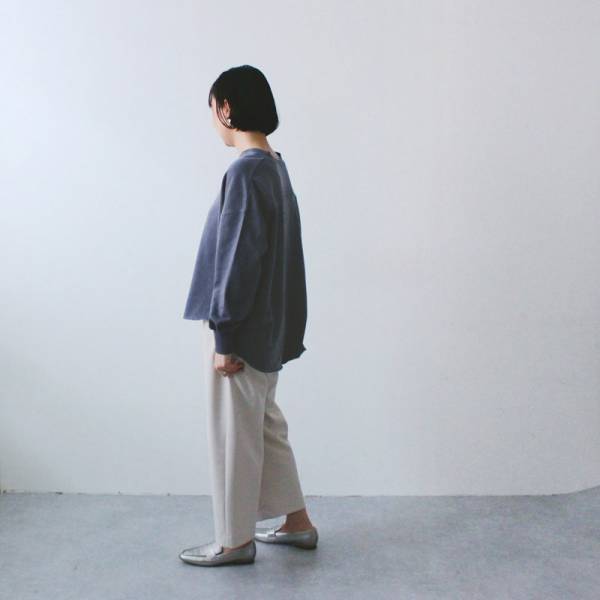 1枚でも！レイヤードにも！スキッパ—ネックプルオーバーの【冬→春】スタッフ着回しコーデ[PR]