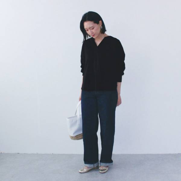 1枚でも！レイヤードにも！スキッパ—ネックプルオーバーの【冬→春】スタッフ着回しコーデ[PR]