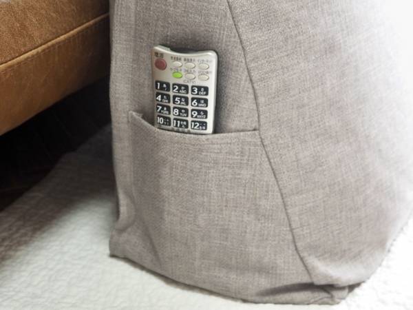 布団を収納しながら、狭いリビングでもくつろぎスペースを作れる。bon moment「背もたれになる布団収納ケース」[PR]