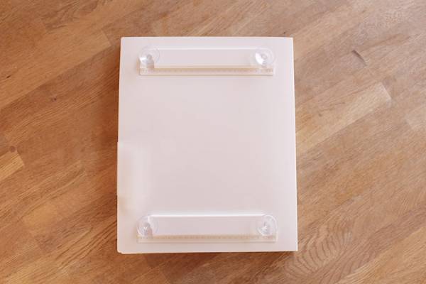 園からのおたよりで埋め尽くされた冷蔵庫が「貼るファイル」で劇的スッキリ！[PR]