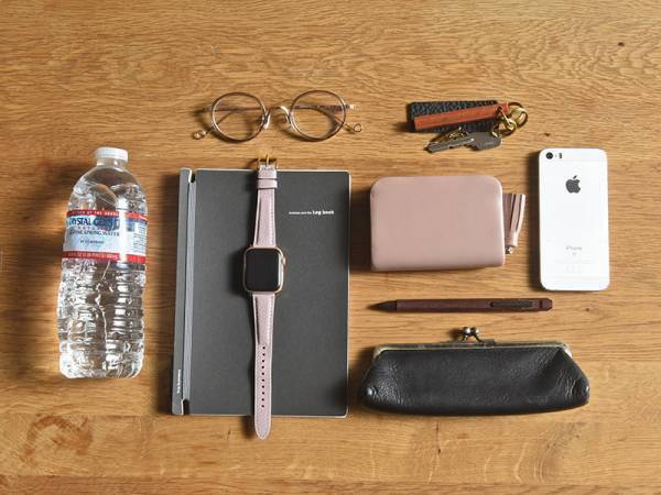 アップルウォッチの印象がガラリ！大人女性に似合う「レザーの着せ替えベルト」[PR]