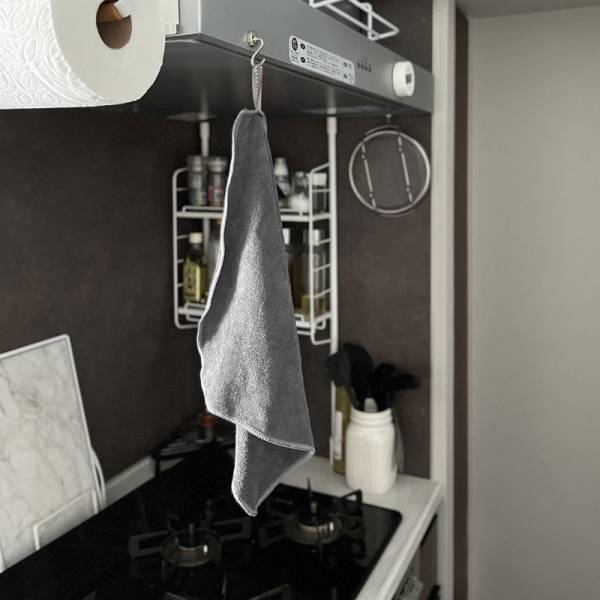 子どもの飲みこぼしに悩む世のママ達に激オススメ！1枚あれば絶対役立つ、マーナの汚れからめ取りクロス[PR]