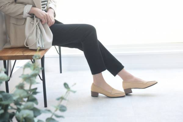 吸いつくようなフィット感のラクチン靴「newmo（ニューモ）」春の新作パンプス登場[PR]