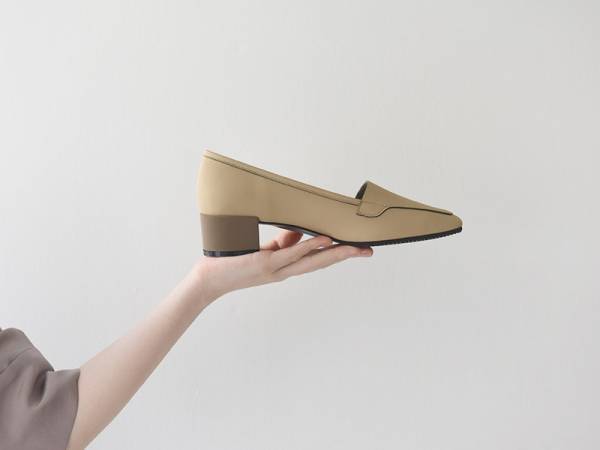 吸いつくようなフィット感のラクチン靴「newmo（ニューモ）」春の新作パンプス登場[PR]