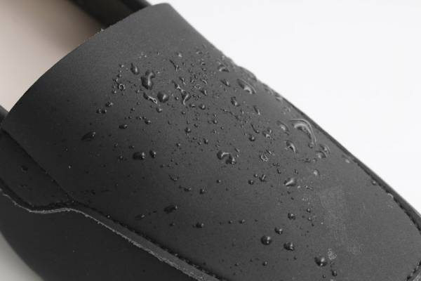 吸いつくようなフィット感のラクチン靴「newmo（ニューモ）」春の新作パンプス登場[PR]