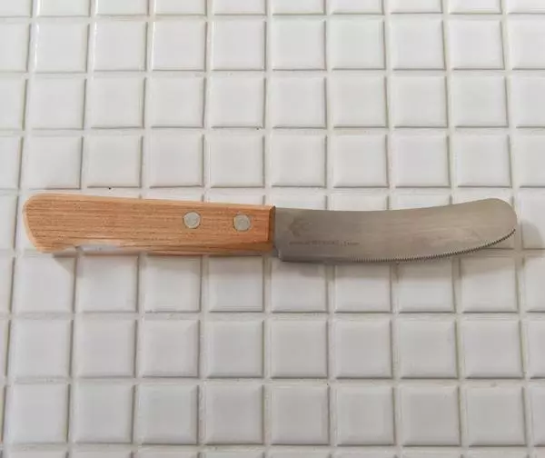 テーブルでのカットにはコレ！「つばめのナイフ」＆「チョップレート」のダブル使いで食卓をもっと便利で豊かに