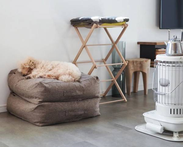 キッズやペットも虜に！リビングに置けば自然とみんなが集まってくる「クッションになる布団収納ケース」[PR]