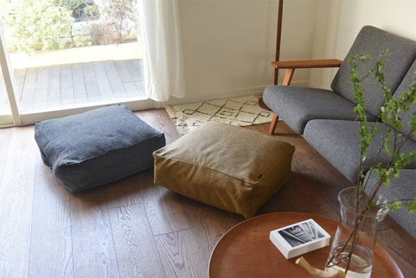 キッズやペットも虜に！リビングに置けば自然とみんなが集まってくる「クッションになる布団収納ケース」[PR]