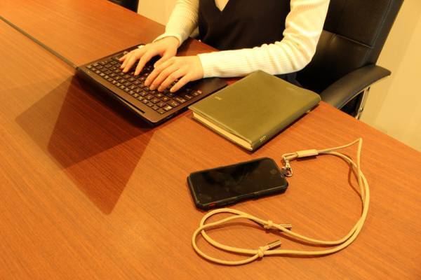 【初回入荷分即完売】もう落とさない、なくさない！2wayスマホストラップ、再入荷しました[PR]