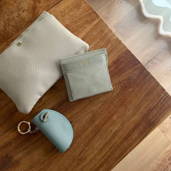 大人仕様にアップデート！ 長く愛せるこだわり牛革キーケース。[PR]