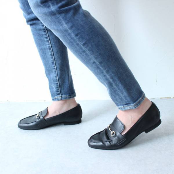 シューフィッターが解説！軽やかローファーにビット付きデザインが仲間入り【カラー別】スタッフコーデ[PR]