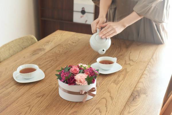 【母の日2022】届けたい、あふれる想い。ワンランク上の花ギフト「Kiitos（キートス）」[PR]