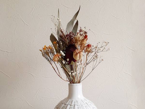 自分らしく楽しむ、花のある暮らし。フラワーベース別「ドライフラワー」の飾り方[PR]