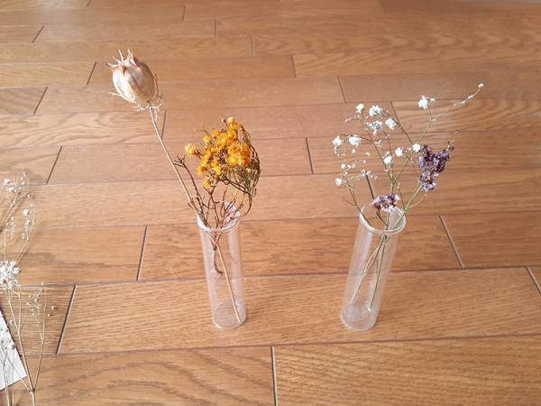 自分らしく楽しむ、花のある暮らし。フラワーベース別「ドライフラワー」の飾り方[PR]