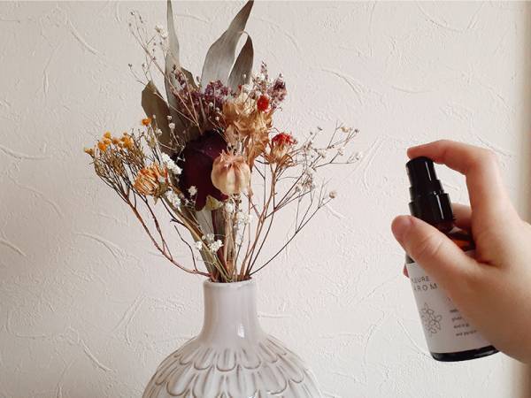 自分らしく楽しむ、花のある暮らし。フラワーベース別「ドライフラワー」の飾り方[PR]