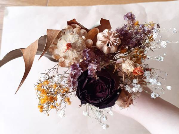 自分らしく楽しむ、花のある暮らし。フラワーベース別「ドライフラワー」の飾り方[PR]