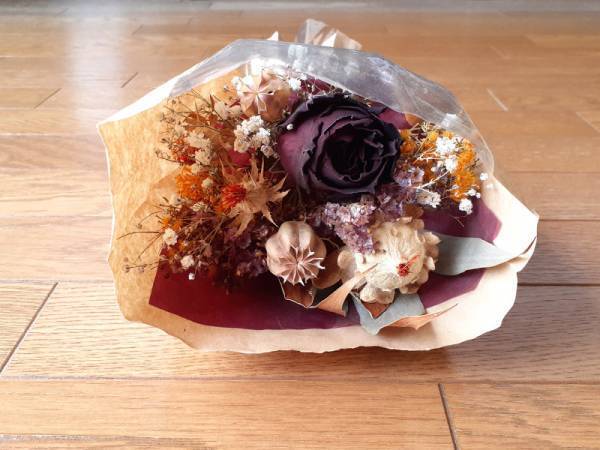 自分らしく楽しむ、花のある暮らし。フラワーベース別「ドライフラワー」の飾り方[PR]