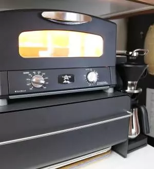 魚焼きグリルの味方「グリルプレートハンディ」から北欧食器のような新色「グレー」が登場!