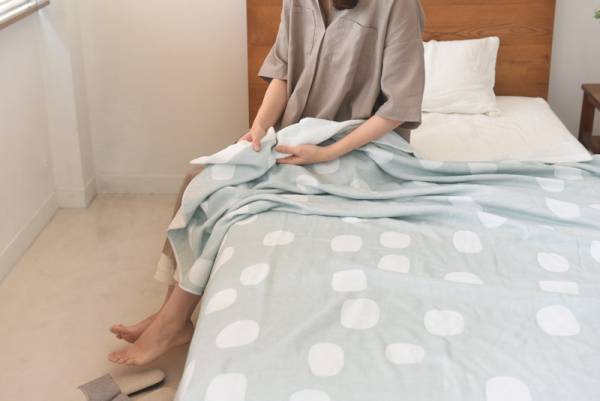 夏の今治寝具対決！ タオルケット VS 5重ガーゼケット、どっちを選ぶ？