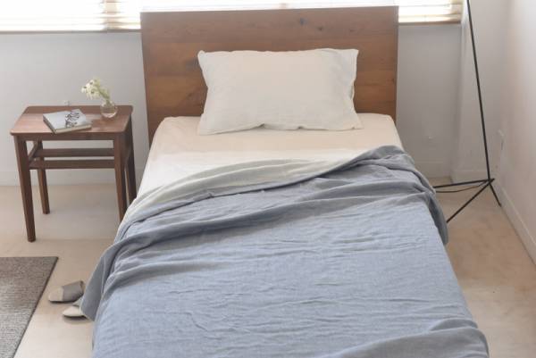 夏の今治寝具対決！ タオルケット VS 5重ガーゼケット、どっちを選ぶ？