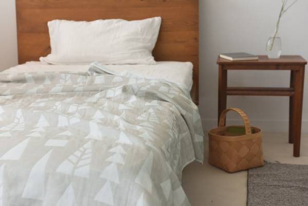 夏の今治寝具対決！ タオルケット VS 5重ガーゼケット、どっちを選ぶ？