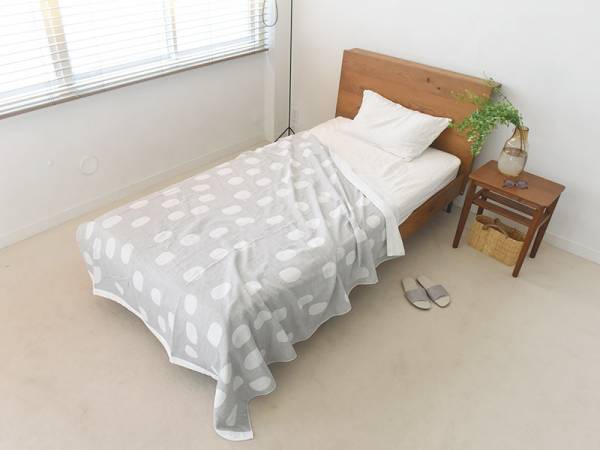 夏の今治寝具対決！ タオルケット VS 5重ガーゼケット、どっちを選ぶ？