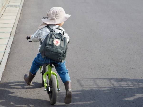 本格的に暑くなる前にGETしたい！熱中症＆強い日差しからキッズを守るクッカヤプー「保冷剤ポケット付き帽子」[PR]