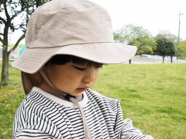 本格的に暑くなる前にGETしたい！熱中症＆強い日差しからキッズを守るクッカヤプー「保冷剤ポケット付き帽子」[PR]
