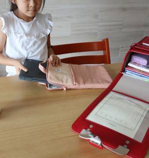 今どき小学生の必需品、タブレットやChromebookがぴったり入って使いやすい「タブレットPCケース」[PR]