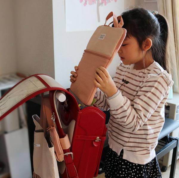 今どき小学生の必需品、タブレットやChromebookがぴったり入って使いやすい「タブレットPCケース」[PR]