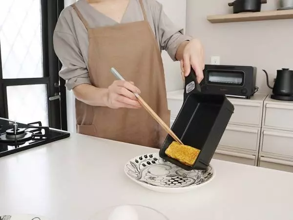 料理の効率アップ！立てて置けて、スット手に取れる「suttoミニフライパン」