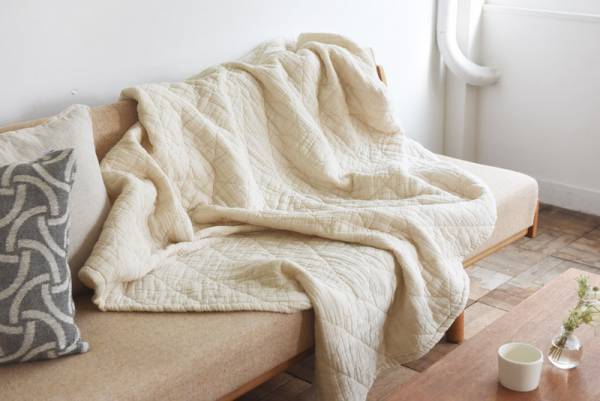 これから汗ばむ季節、ソファーの汗染み＆汚れ対策に。幻のマルチカバー入荷です。[PR]