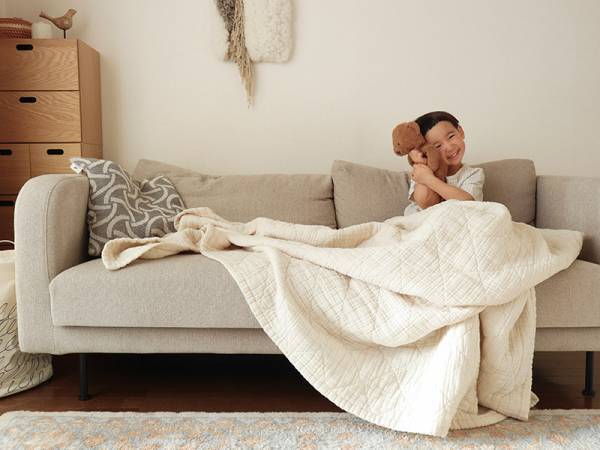 これから汗ばむ季節、ソファーの汗染み＆汚れ対策に。幻のマルチカバー入荷です。[PR]