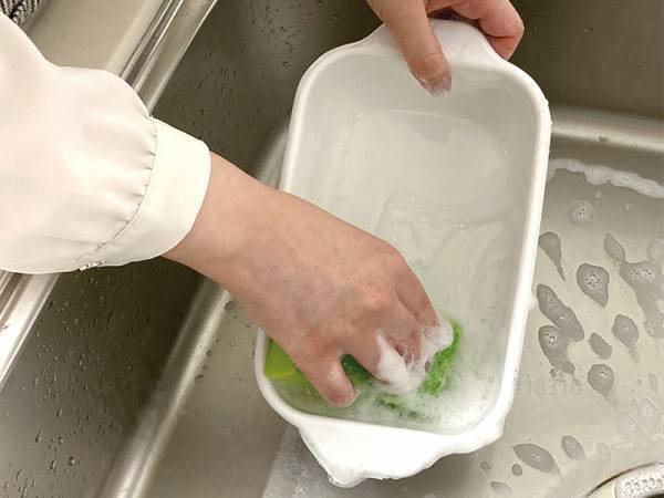 家での揚げ物調理が快適に！ 油少量でもサックサク「角型天ぷら鍋」